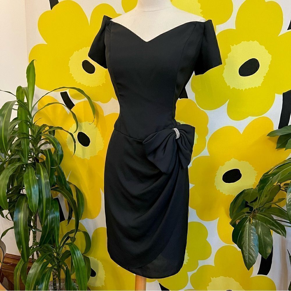 Stunning Vintage 80s VaVaVoom Oversized Rhinestone Bow Off the Shoulder Dress - Picture 8 of 8